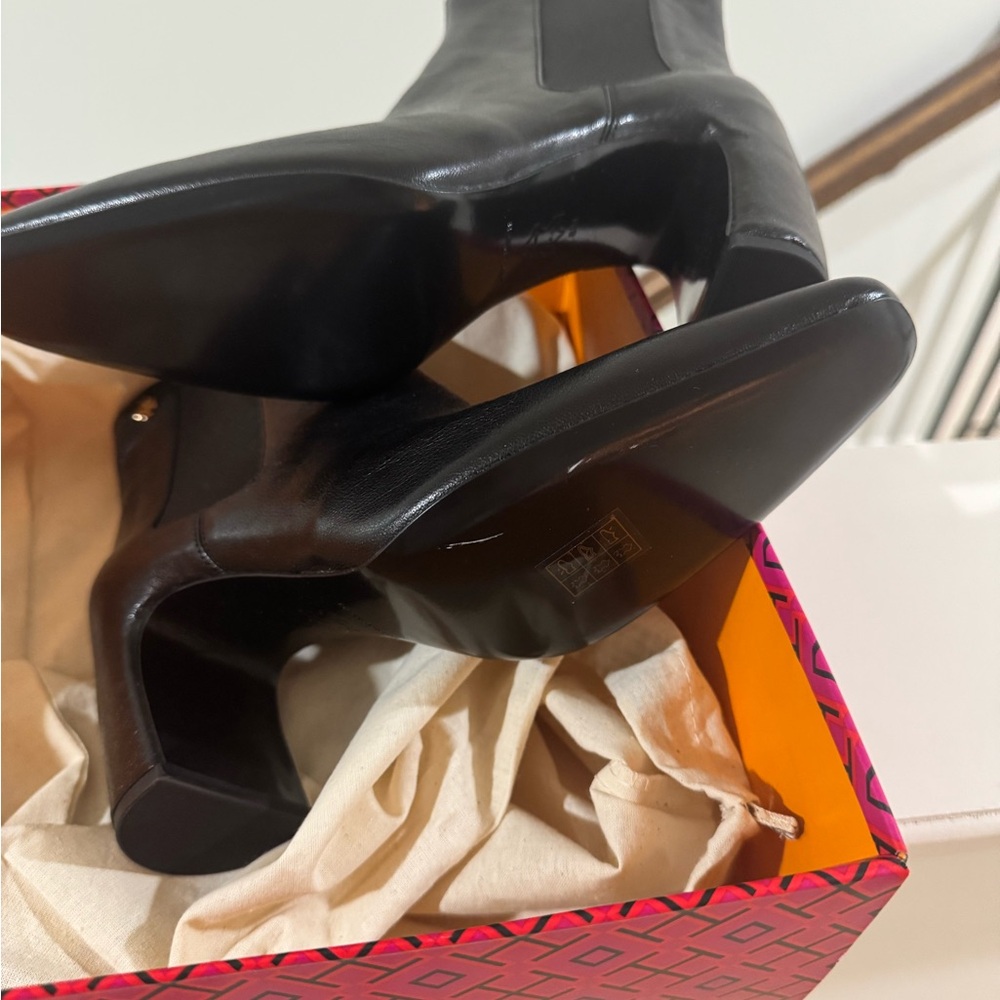 Tory Burch Black Leather Pointed-Toe Chelsea Ankle Boots - Picture 2 of 3